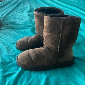 Brown women's size 9 authentic Ugg boots.